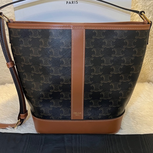 SOLD Authentic CELINE SMALL BUCKET IN TRIOMPHE CANVAS AND CALFSKIN in TAN - Picture 2 of 13
